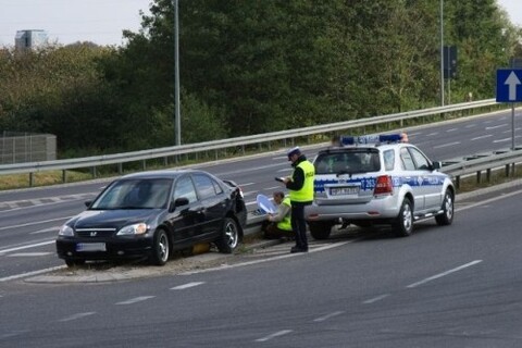 Honda wpadła na barierkę