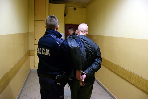 Podpalał samochody i okradał sklepy, złapali go policjanci