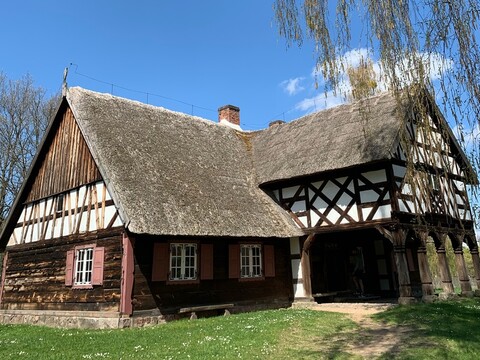 Podróż do przeszłości, czyli skansen w Olsztynku (Na spacer z portElem, odc. 9) 