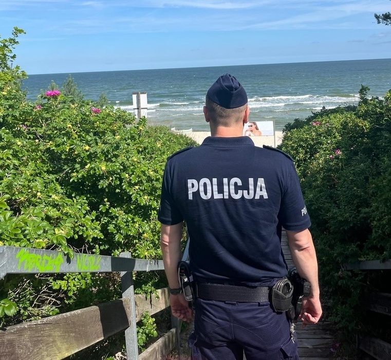 Policja rusza na plażę