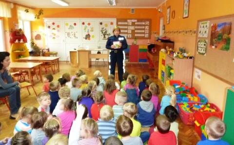 Policjanci odwiedzają miejsca letniego wypoczynku