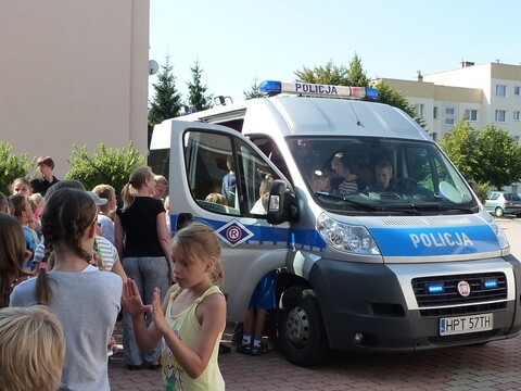 Policjanci odwiedzili dzieci na koloniach