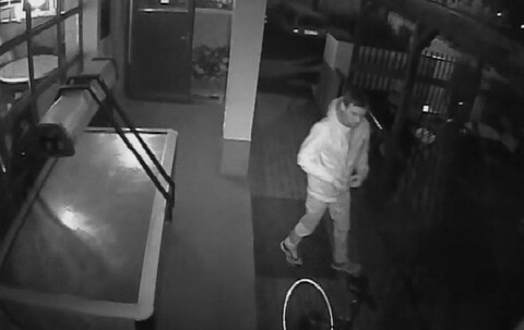 Policjanci szukają sprawców kradzieży roweru