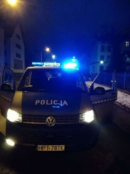 Policjanci udzielili pomocy 85-letniemu mężczyźnie