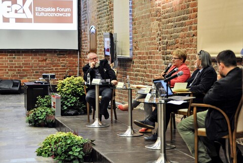 Polskość lepiej wyrażamy w czasie wojny
