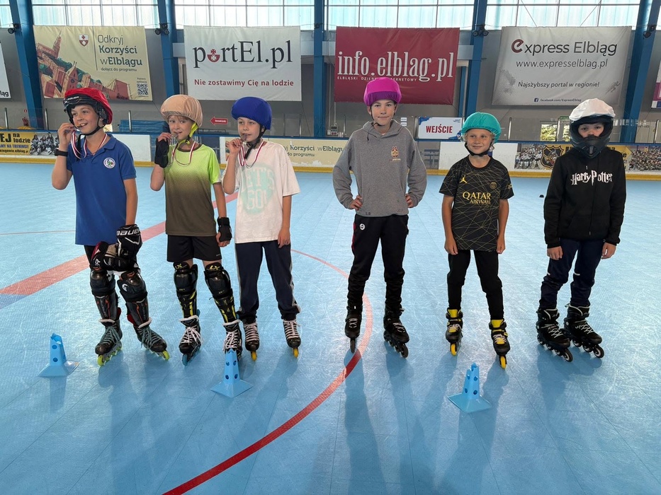 Ponad 100 uczniów na rolkach
