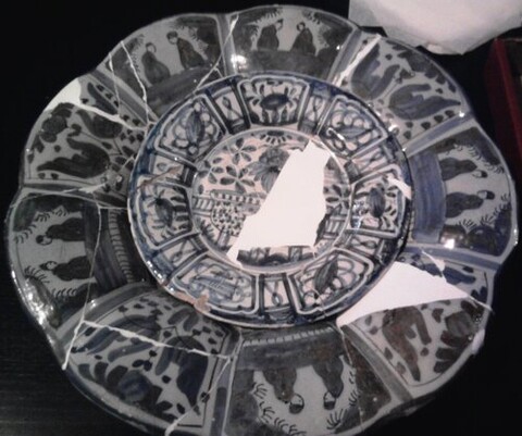 Porcelana krucha jak czas
