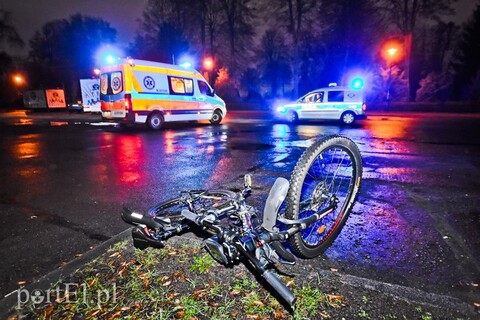 Potrącenie rowerzysty na parkingu przy cmentarzu