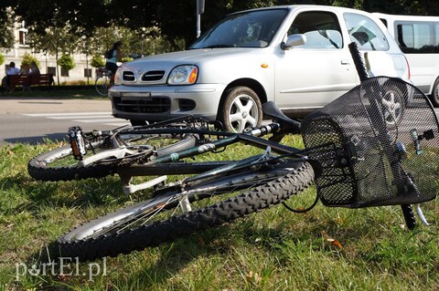 Potrącenie rowerzysty na przejściu dla pieszych