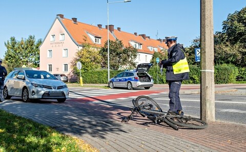 Potrącenie rowerzysty przez taksówkarza