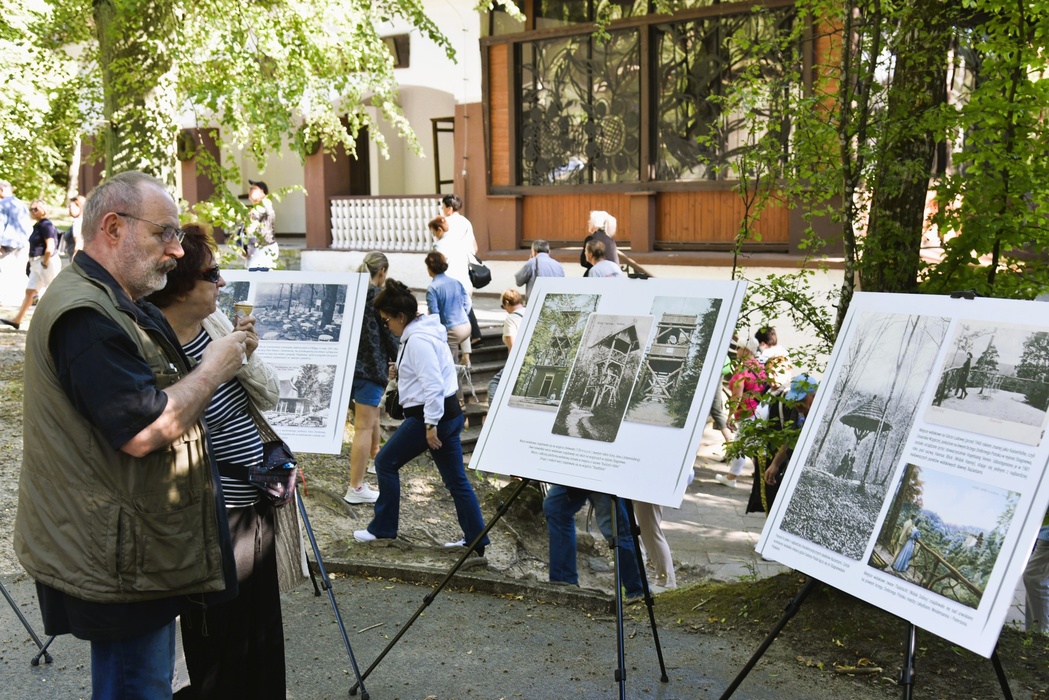 Pozdrowienia z Bażantarni, czyli plenerowa wystawa pocztówek