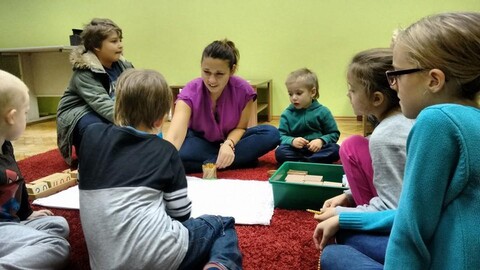 Poznajemy pedagogikę Marii Montessori