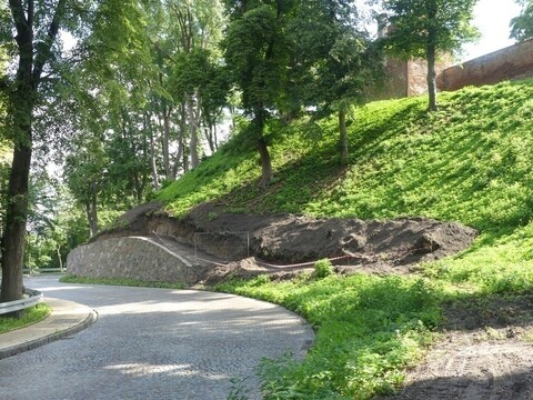 Archeolodzy sprawdzą, co odkryto podczas remontu murów