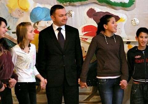 Prezydent Elbląga z wizytą w Domu Dziecka