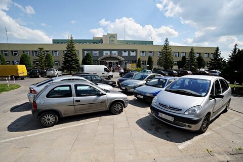 Nie ma chętnych na szpitalny parking