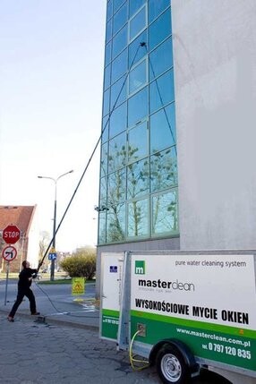 Profesjonalne systemy mycia okien i elewacji