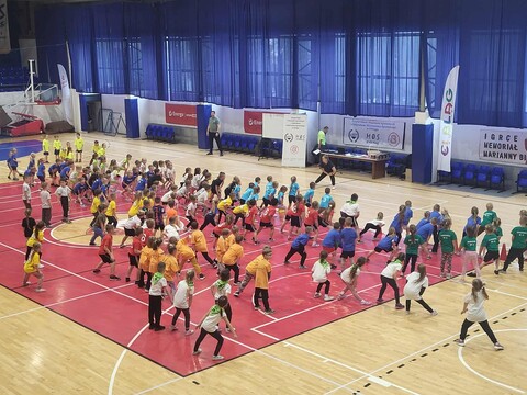 Przedszkolaki na sportowo w hali MOS