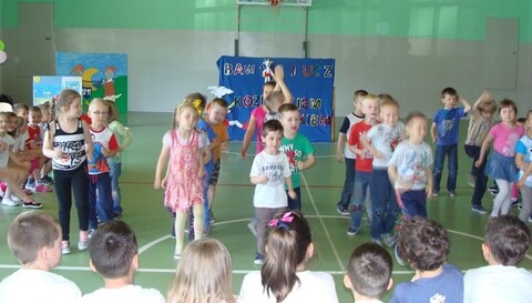 Przedszkolaki z Koziołkiem Matołkiem w SP 11