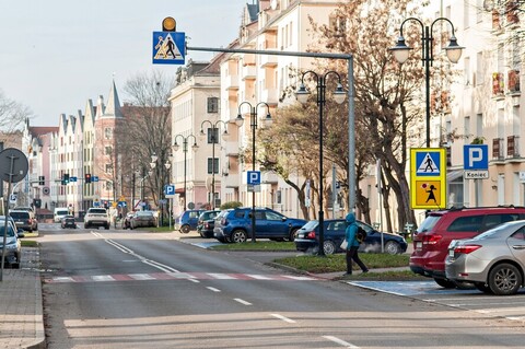 „Trzeba się wychylać zza samochodów, aby ocenić sytuację. To przejście jest koszmarne”