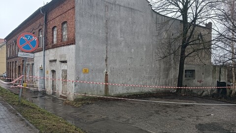 Pustostan się sypie, budynek nie zostanie rozebrany