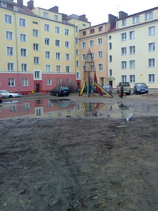 „Rakieta” na podwórzu, czyli brud w centrum miasta