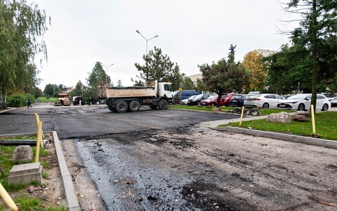 Remontują parkingi przy szpitalu