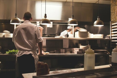 Restauratorzy otwierają swoje biznesy. „To jest akt desperacji” (aktualizacja) 