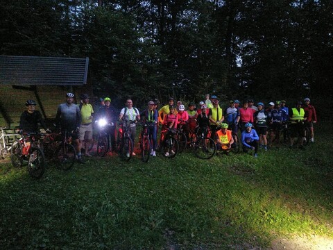 Rowerami nocą do Kadyn