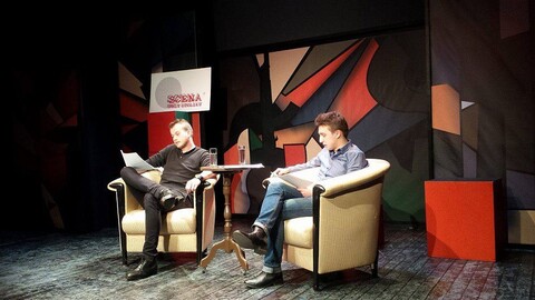 Scena przy stoliku cieszy się dużą popularnością