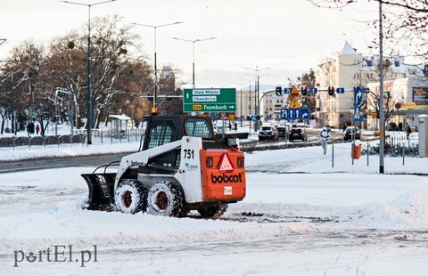 Siedemset ton soli na elbląskich ulicach
