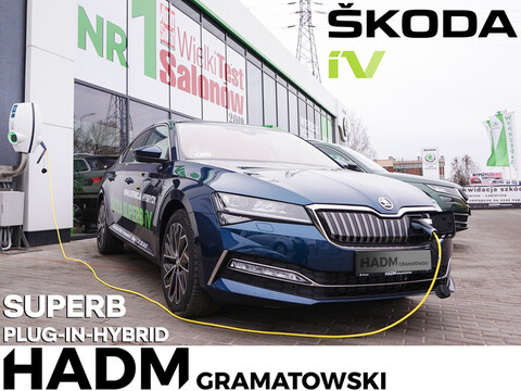 Skoda SUPERBiV: Poznaj różnice pomiędzy hybrydą plug-in, a klasyczną hybrydą