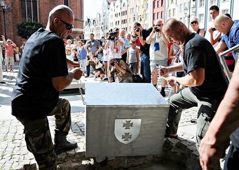 Skrzynia Czasu już w ziemi