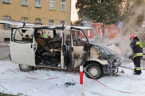 Spłonął bus na skrzyżowaniu