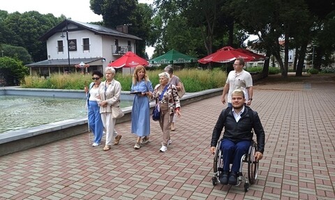Sprawdzają, co najbardziej przeszkadza osobom niepełnosprawnym