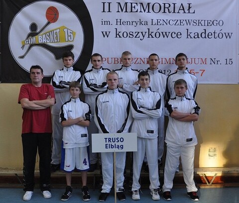 Srebro dla koszykarzy z Gimnazjum nr 4