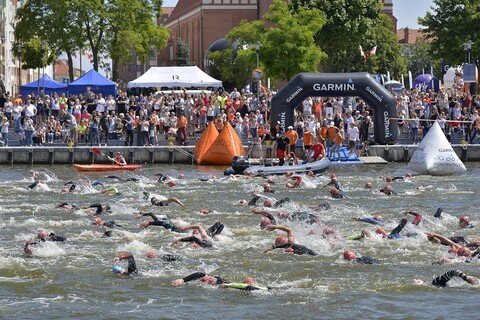 Starówka pełna triathlonistów