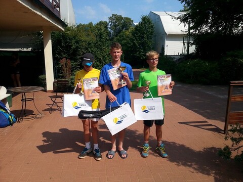 Startuje z sukcesami (tenis)