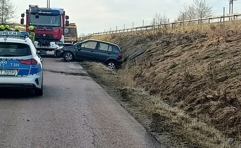 Stracił panowanie nad autem i wypadł z drogi