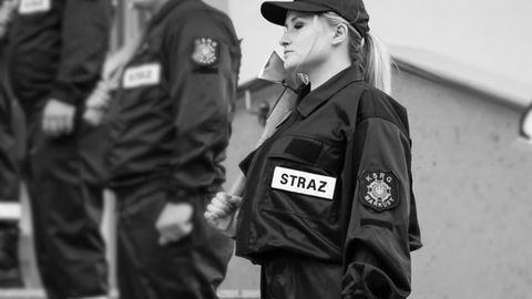 Strażacy ochotnicy żegnają swoją koleżankę