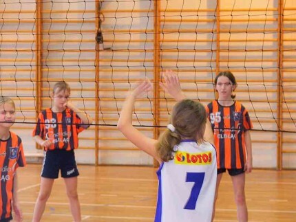 Sukces trójek z SP 21 i 19 (mini siatkówka)