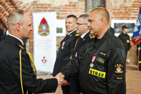 Święty Florian przyniósł strażakom awanse i odznaczenia