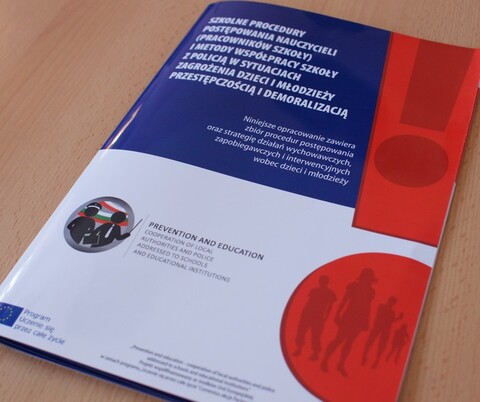 Szkolne procedury… i kontakty z policją