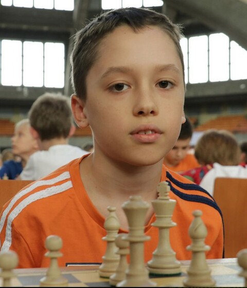Szymon najlepszy przy szachownicy