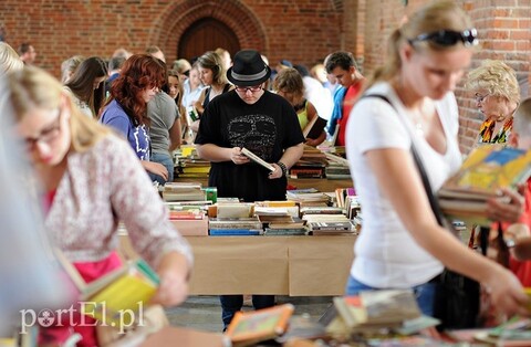 Idź do biblioteki i zapoluj na książkę