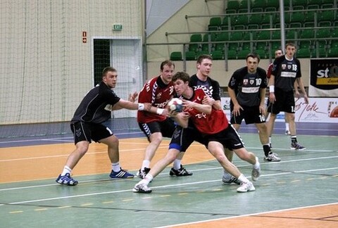 Wygrać pierwszy mecz w sezonie (piłka ręczna)