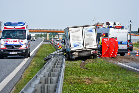 Tragedia na S7. Nie żyje kierowca dostawczego auta