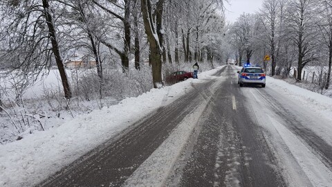 Trudne warunki na drogach – kierowco zwolnij!