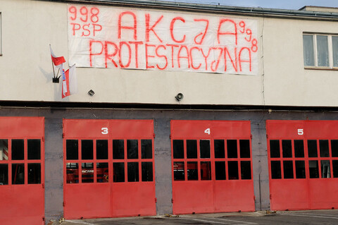 Trwa protest strażaków