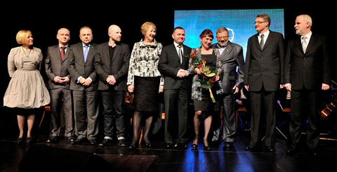 Trzy panie, czterech panów i firma