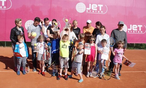 Turniejowe zmagania młodych tenisistów (tenis)